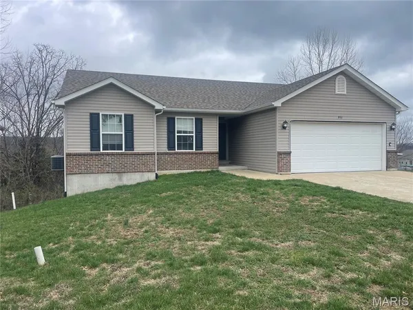 $279,000 | 931 Winston Court, Hillsboro, MO 63050