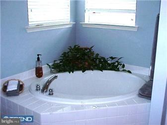 127 Quiet Road Sicklerville, NJ 08081 - Photo 10 of 12 Bathroom