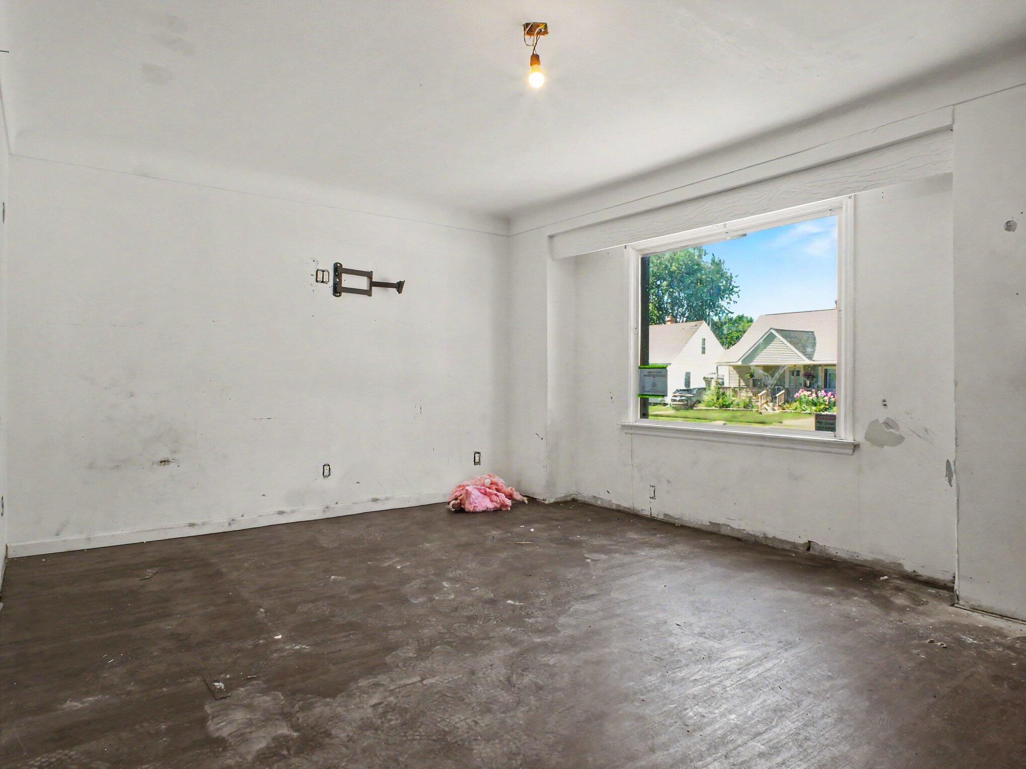 623 Clinton Street Flint, MI 48507 - Photo 11 of 17 010_file_9946