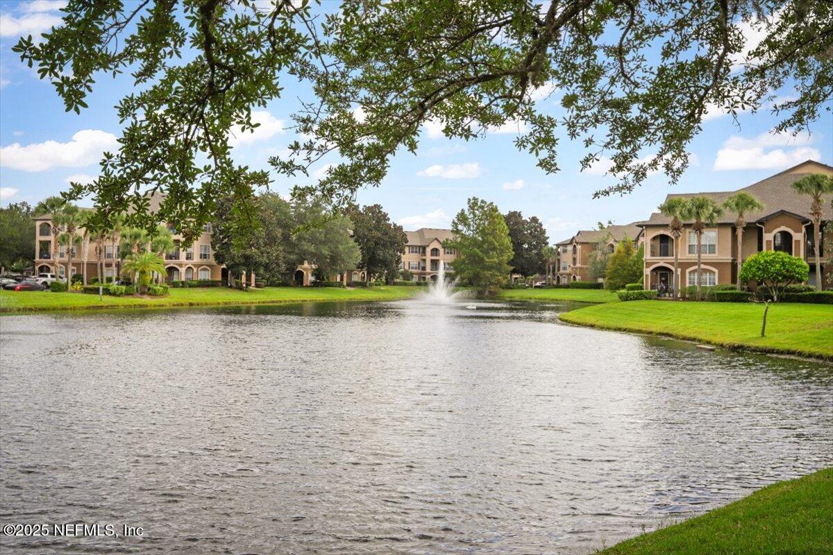 10961 Burnt Mill Road, Unit 1132 Jacksonville, FL 32256 - Photo 33 of 47 a view of a lake with houses