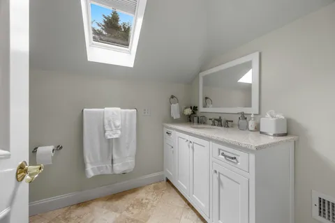 $6,450,000 | 8 Bowsprit Point, Mashpee, MA 02649