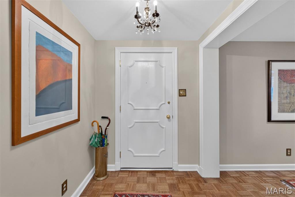 710 South Hanley Road, Unit 10A Clayton, MO 63105 - Photo 5 of 33