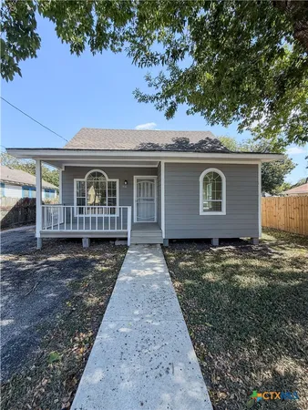 a view of house with a yard