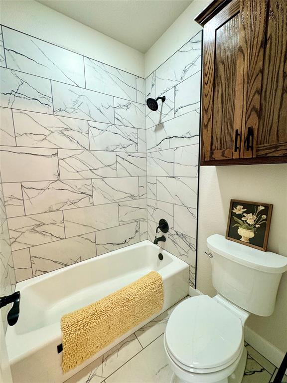 108 Kleingrass Road Abilene, TX 79606 - Photo 27 of 32 2nd bathroom - jack & jill
