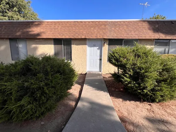 $1,250 | 451 Minnewawa Avenue, Unit 102, Clovis, CA 93612