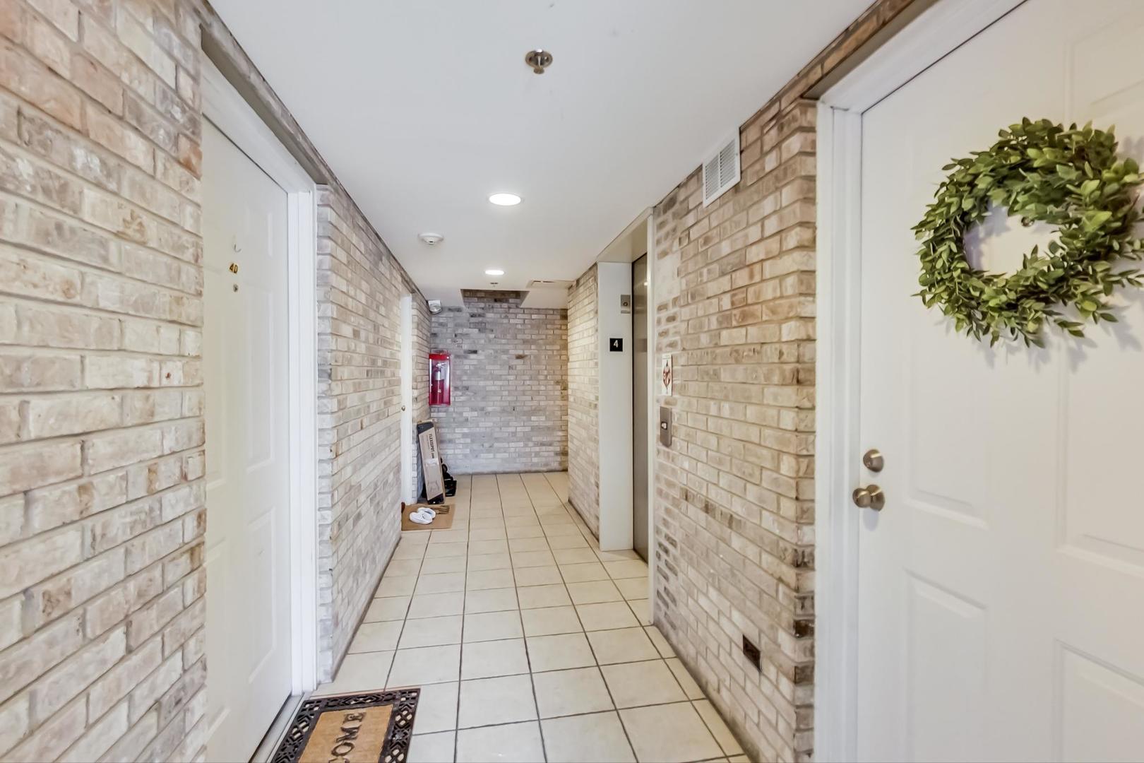 7326 40th Street, Unit 4D Lyons, IL 60534 - Photo 2 of 22 a bathroom with a shower