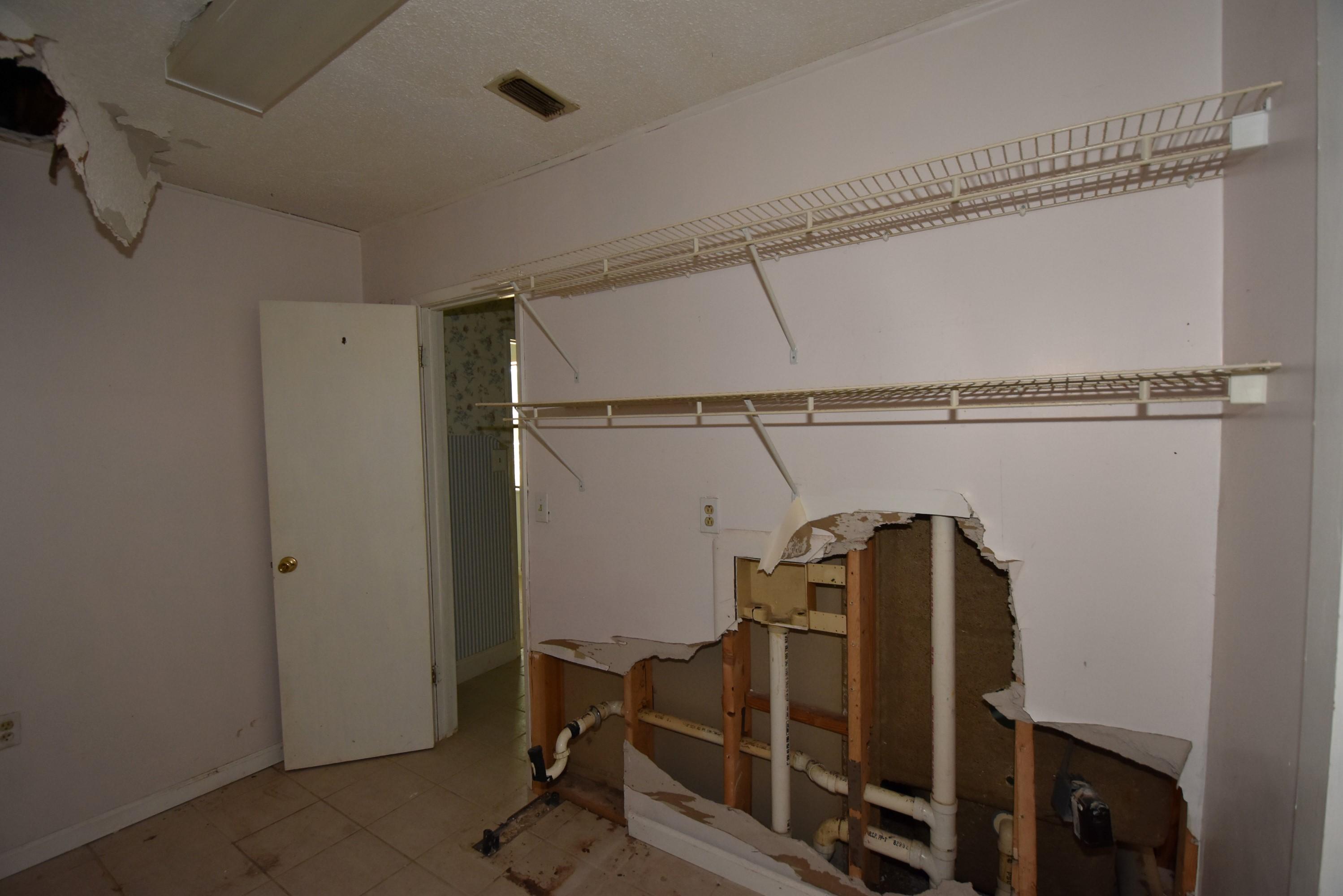 4418 Wilkerson Bluff Road Holt, FL 32564 - Photo 14 of 28 4418 Wilkerson Bluff Road 14 Laundry Roo