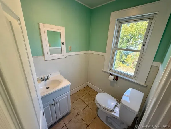 $1,850 | 26.5 Bridgeport Avenue, Milford, CT 06460