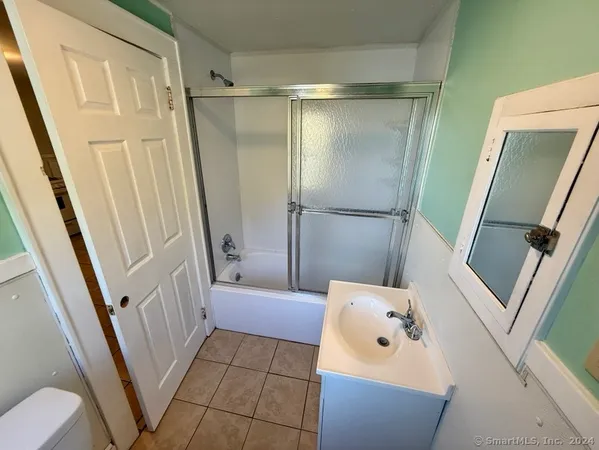 $1,850 | 26.5 Bridgeport Avenue, Milford, CT 06460