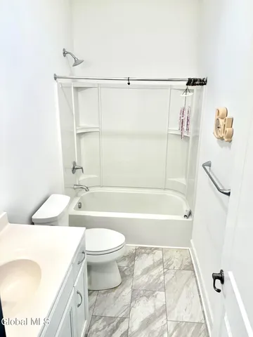 $615,000 | 4 Vogt Drive, Latham, NY 12110