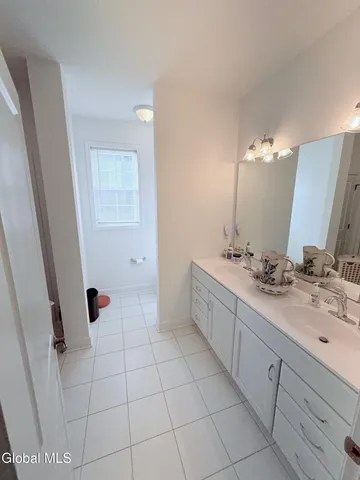 $615,000 | 4 Vogt Drive, Latham, NY 12110