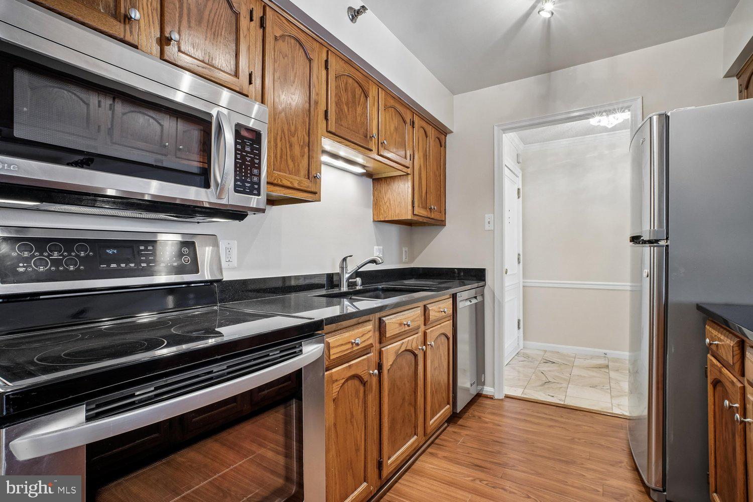 1301 North Courthouse Road, Unit 1612 Arlington, VA 22201 - Photo 17 of 52 Kitchen w/Stainless Steel Appliances