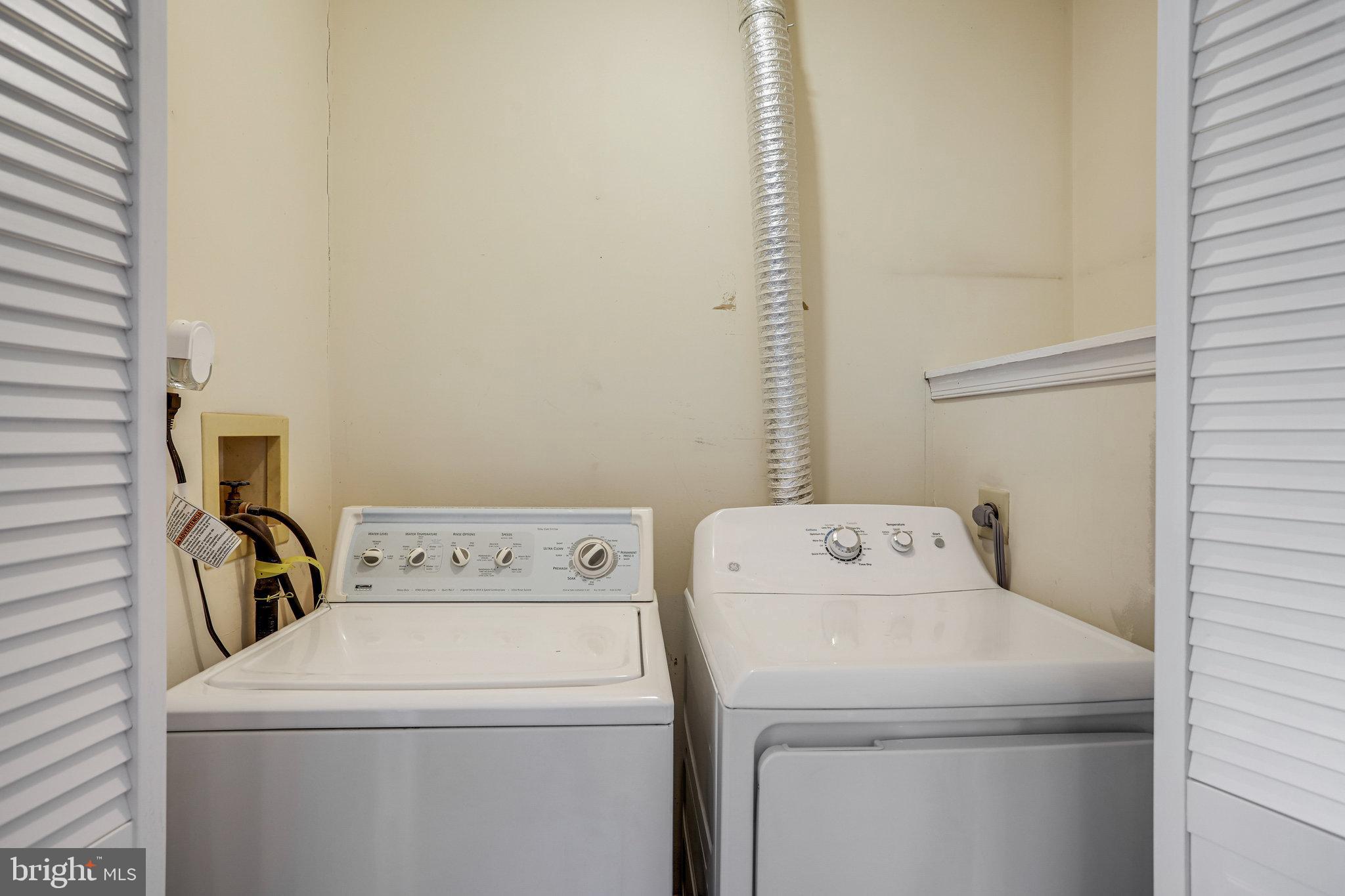 11440 Encore Drive Silver Spring, MD 20901 - Photo 25 of 36 a utility room with dryer and washer