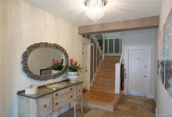 $2,700 | 80 Dunwoodie Street, Unit 2W, Yonkers, NY 10704