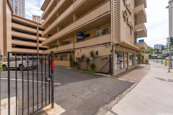 $6,000,000 | 1784 Ala Moana Boulevard, Honolulu, HI 96815