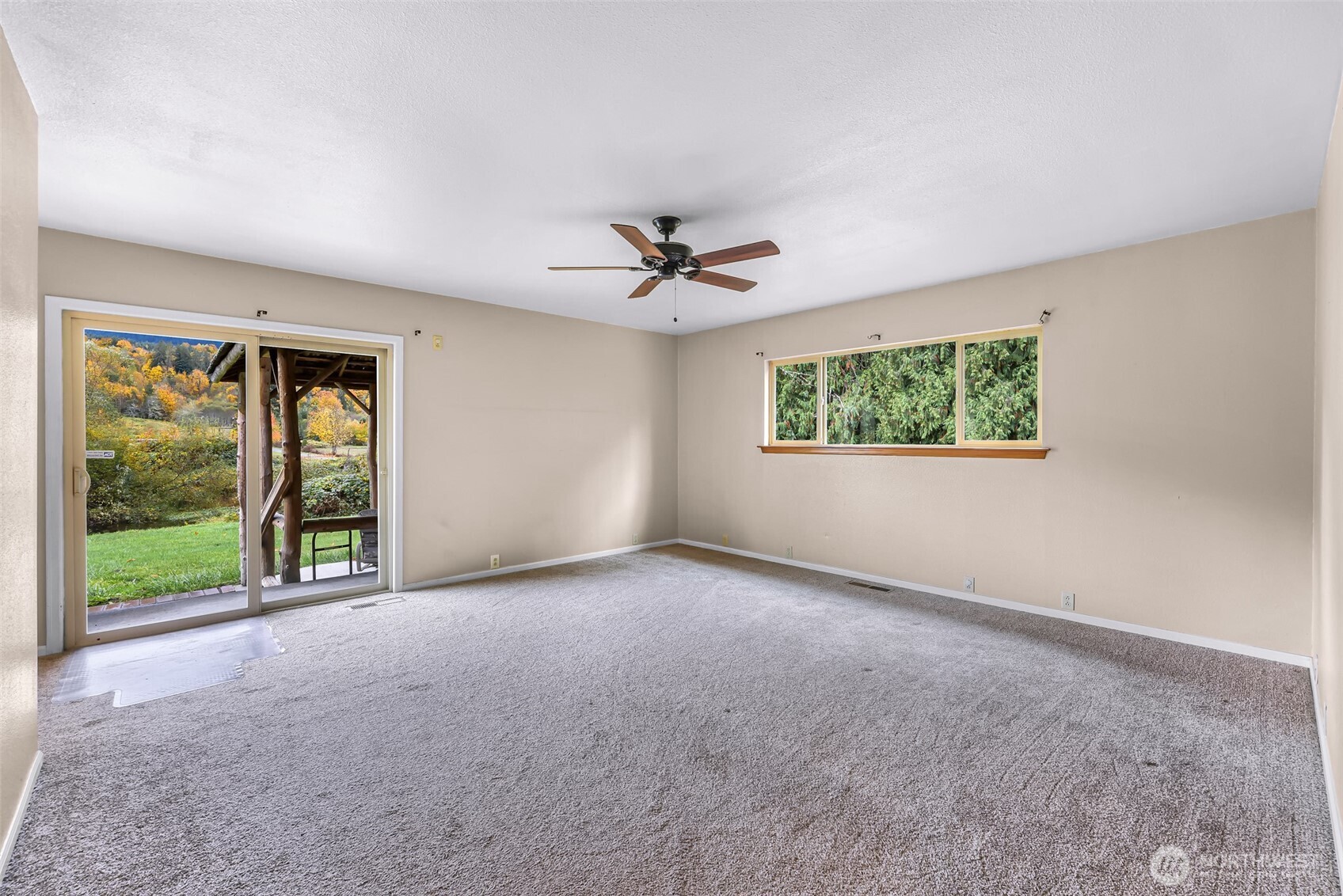 46003 Concrete Sauk Valley Road Concrete, WA 98237 - Photo 15 of 40 an empty room with windows and closet
