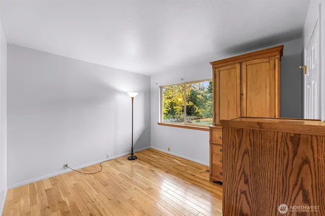 a view of a livingroom with a ceiling fan