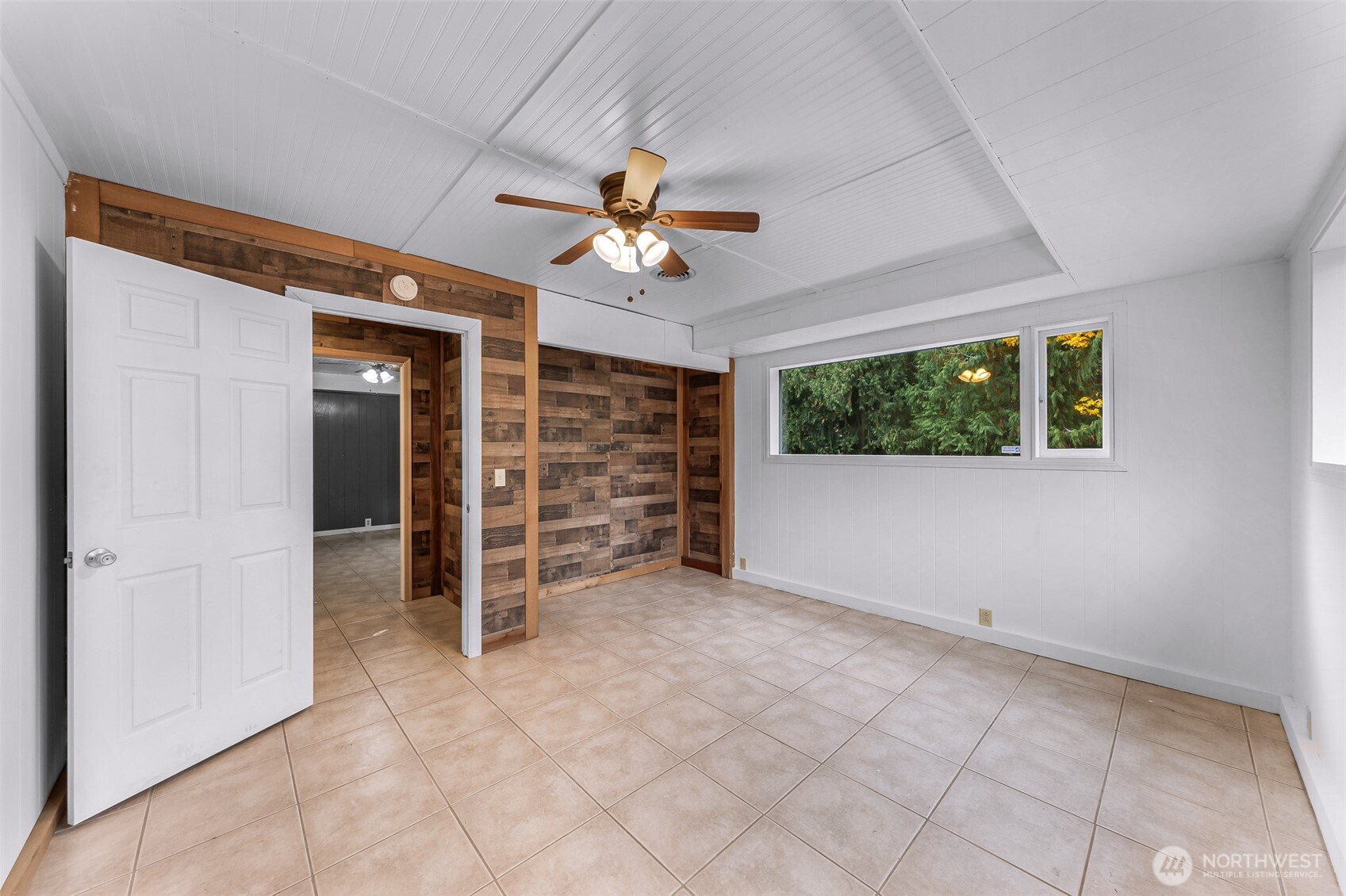 46003 Concrete Sauk Valley Road Concrete, WA 98237 - Photo 22 of 40 a view of a livingroom with a ceiling fan