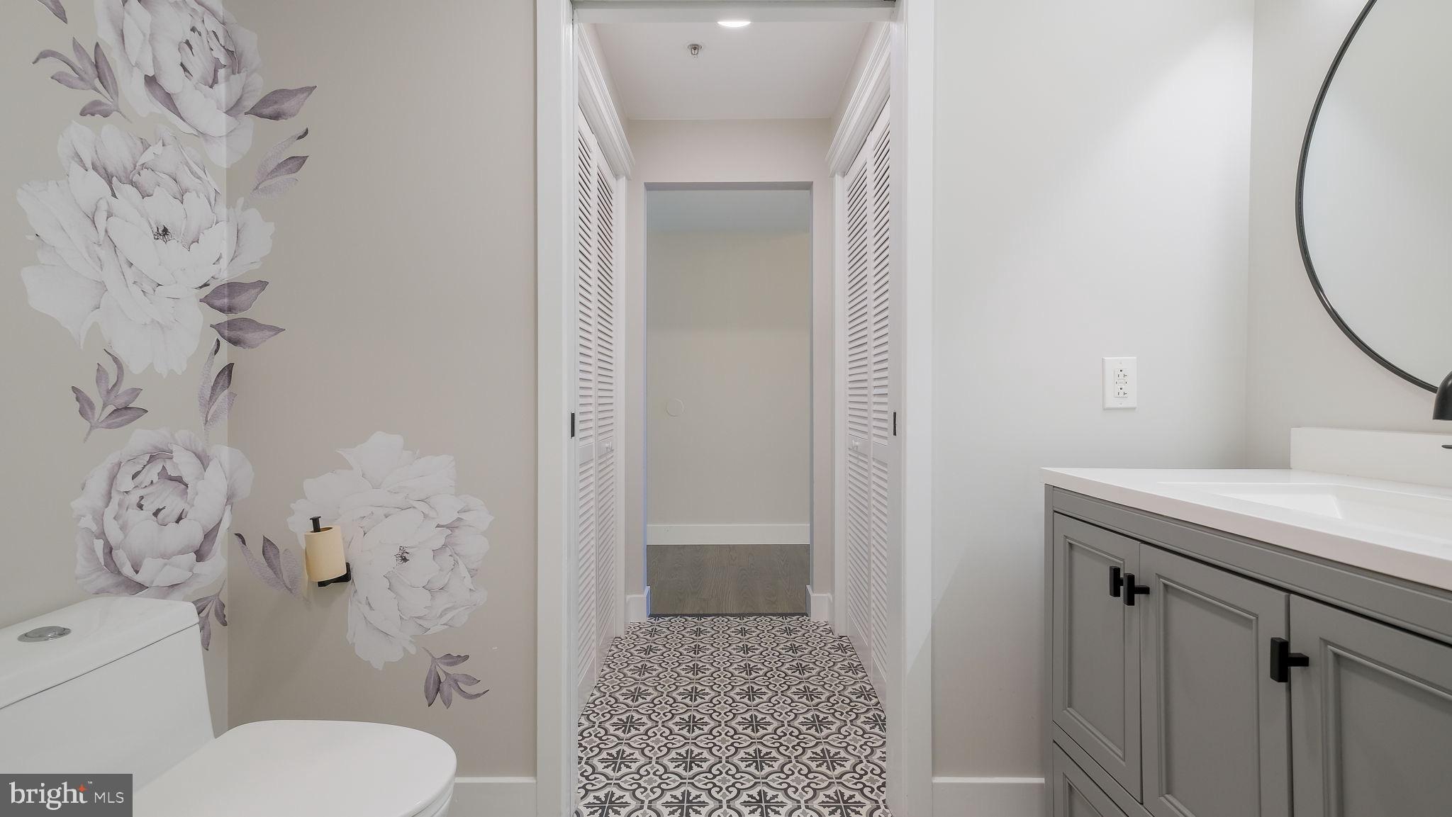 444 North 4th Street, Unit 601 Philadelphia, PA 19123 - Photo 23 of 38 a bathroom with a toilet sink and shower