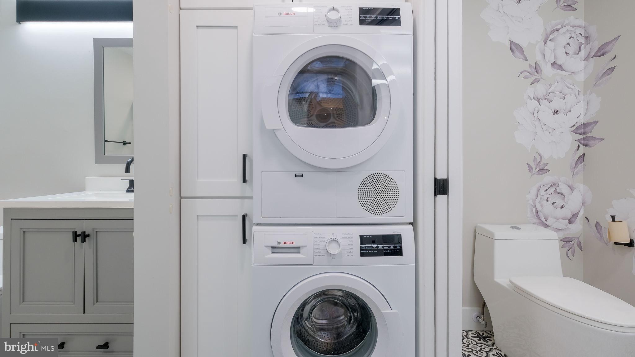 444 North 4th Street, Unit 601 Philadelphia, PA 19123 - Photo 29 of 38 a view of a bathroom with a washer and dryer