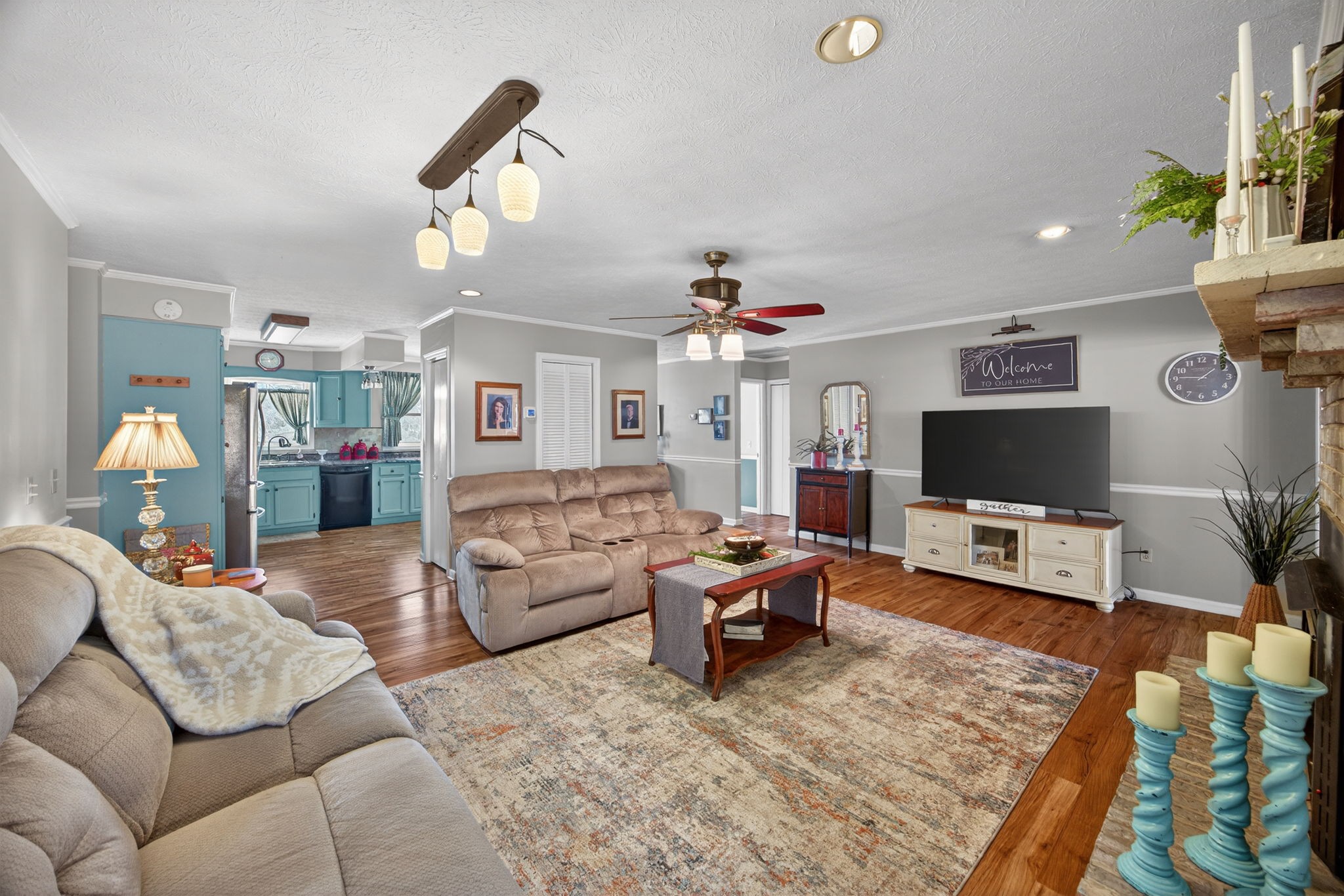 2895 Free State Road Gainesboro, TN 38562 - Photo 16 of 42 a living room with furniture and a flat screen tv