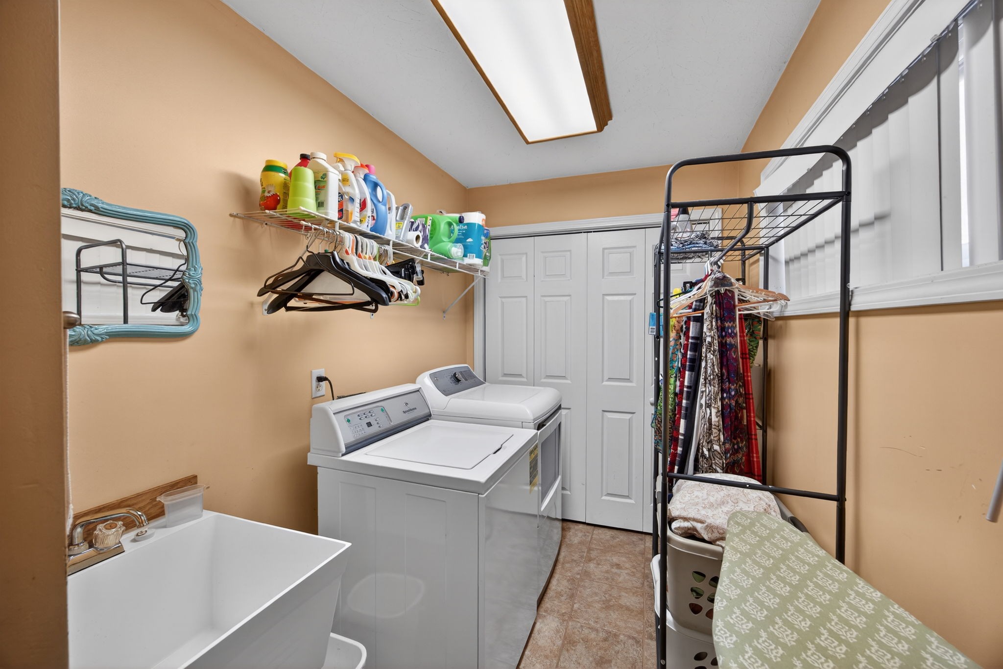 2895 Free State Road Gainesboro, TN 38562 - Photo 29 of 42 a bathroom with a sink a toilet and a tub