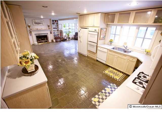 41 Hartshorne Road Middletown, NJ 07716 - Photo 13 of 35 KITCHEN OVERVIEW