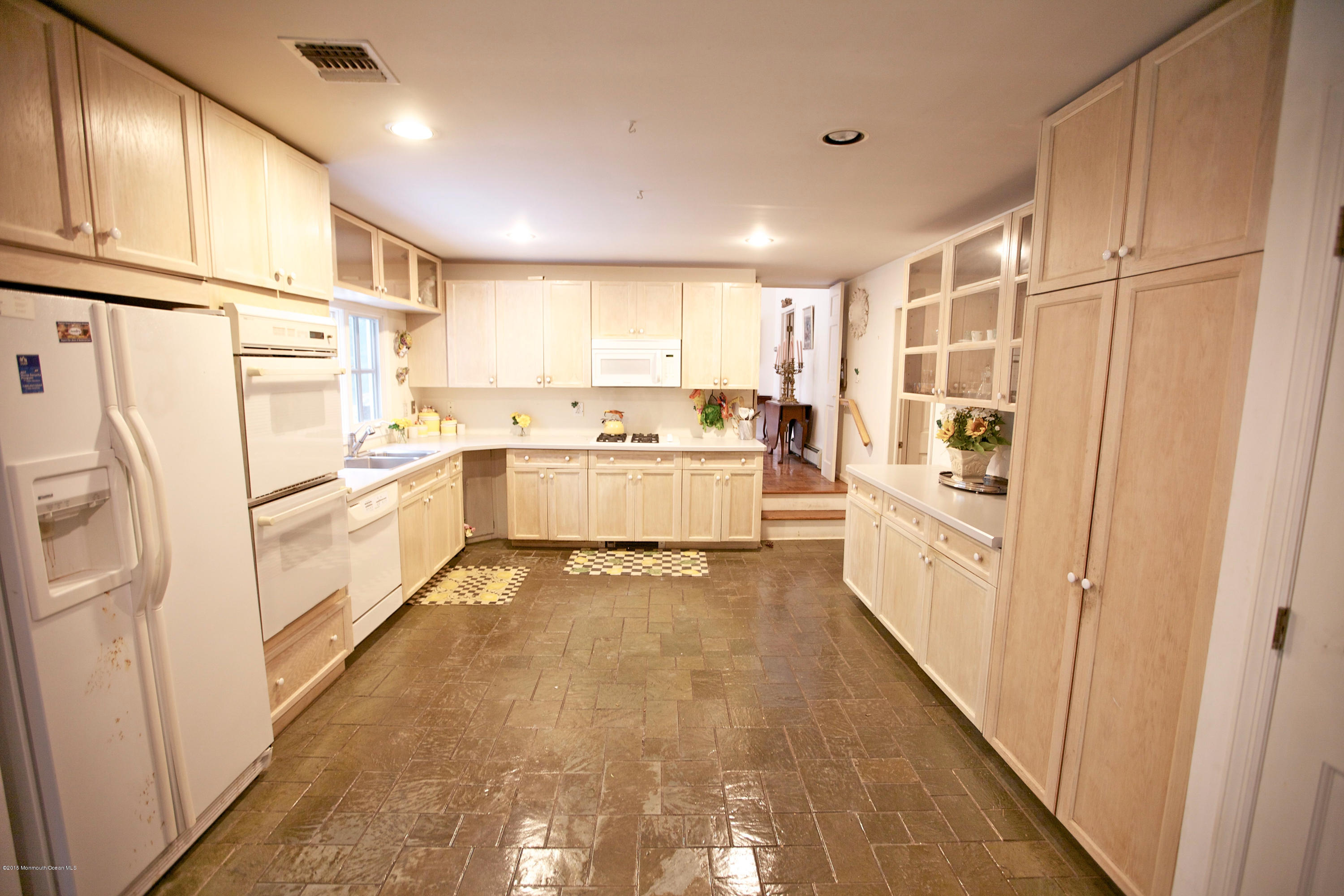 41 Hartshorne Road Middletown, NJ 07716 - Photo 14 of 35 kitch