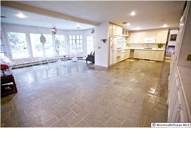 41 Hartshorne Road Middletown, NJ 07716 - Photo 15 of 35 OVERVIEW