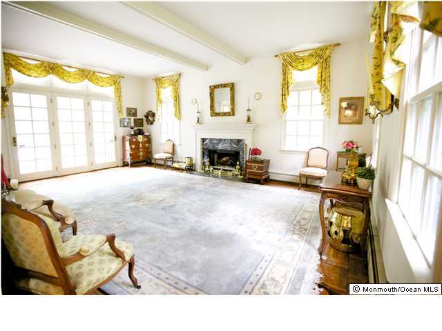 41 Hartshorne Road Middletown, NJ 07716 - Photo 20 of 35 LIVING ROOM