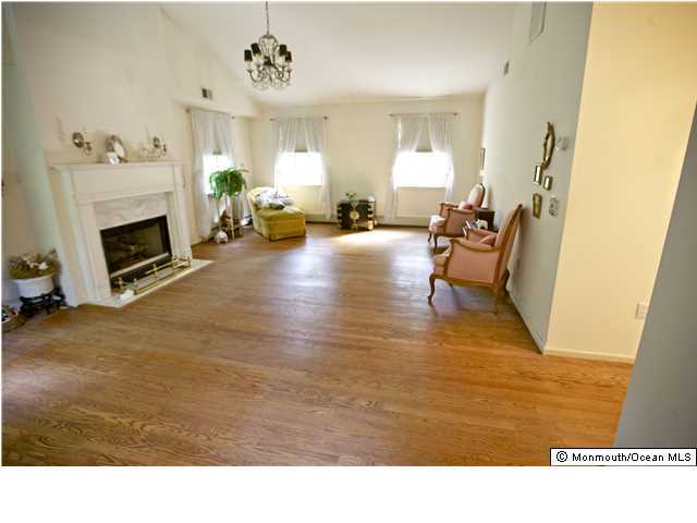 41 Hartshorne Road Middletown, NJ 07716 - Photo 25 of 35 MASTER SUITE