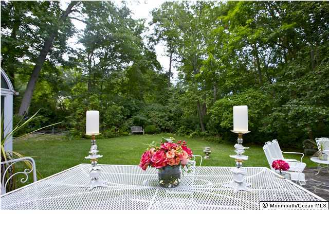 41 Hartshorne Road Middletown, NJ 07716 - Photo 5 of 35 GROUNDS & PRIVACY