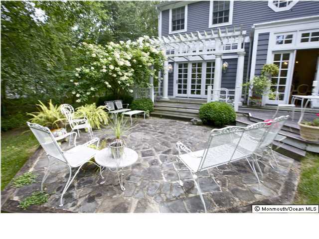 41 Hartshorne Road Middletown, NJ 07716 - Photo 8 of 35 SITTING AREA