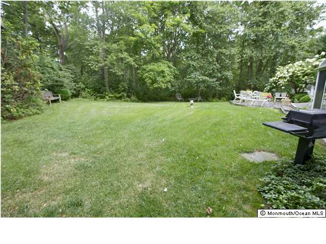 41 Hartshorne Road Middletown, NJ 07716 - Photo 9 of 35 BACKYARD