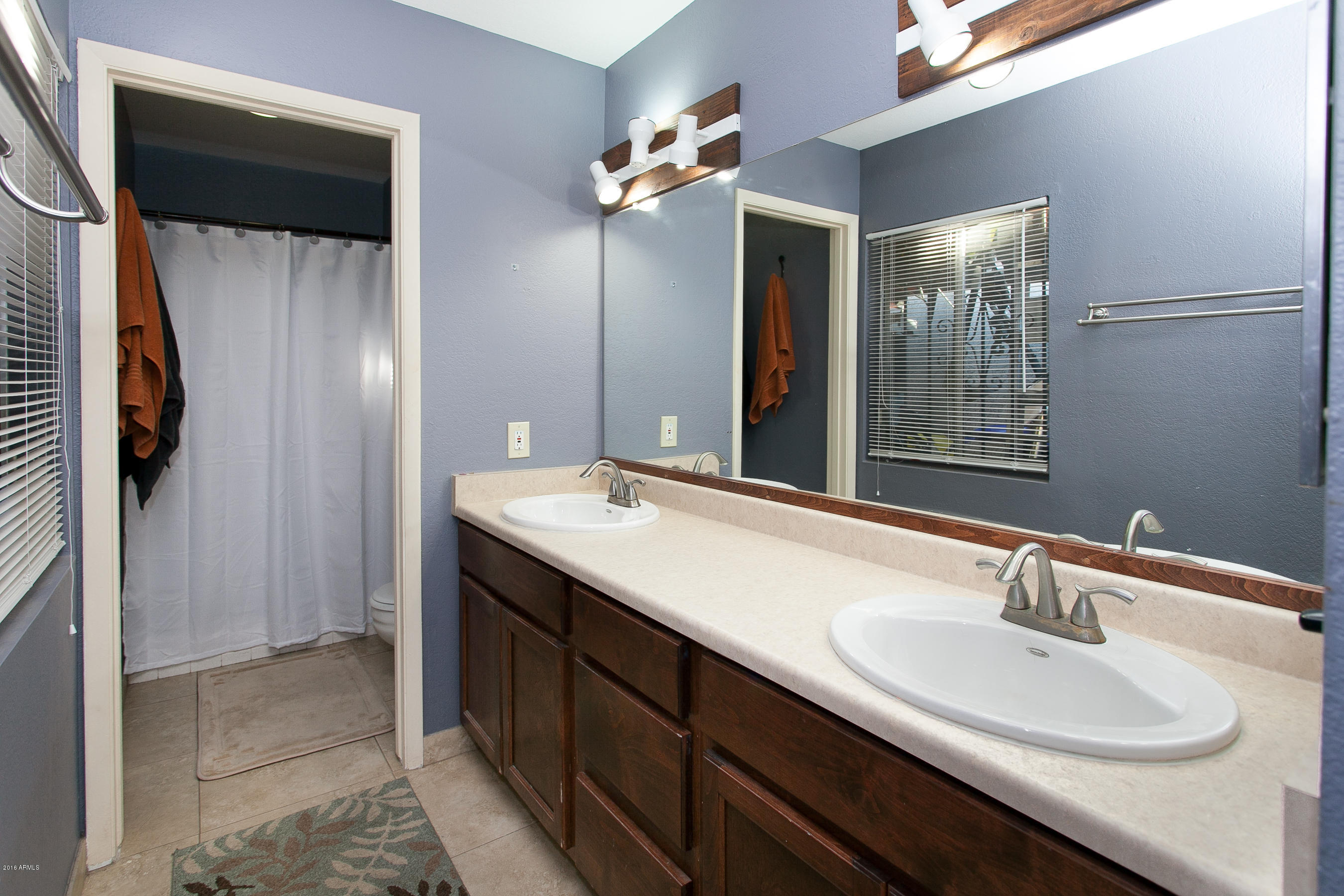2415 West Greenway Road, Unit 9 Phoenix, AZ 85023 - Photo 15 of 19 Master Bathroom