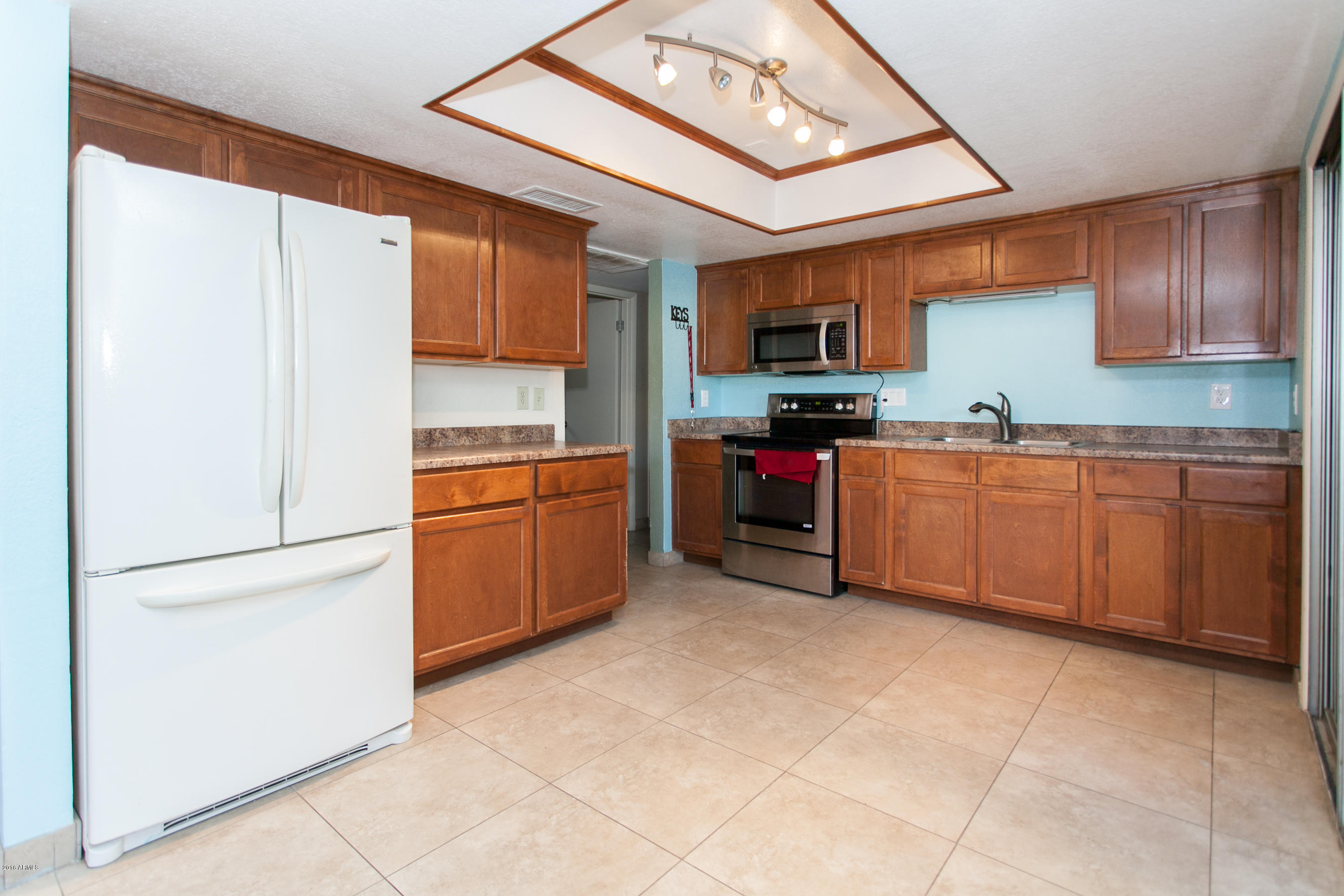 2415 West Greenway Road, Unit 9 Phoenix, AZ 85023 - Photo 4 of 19 Kitchen