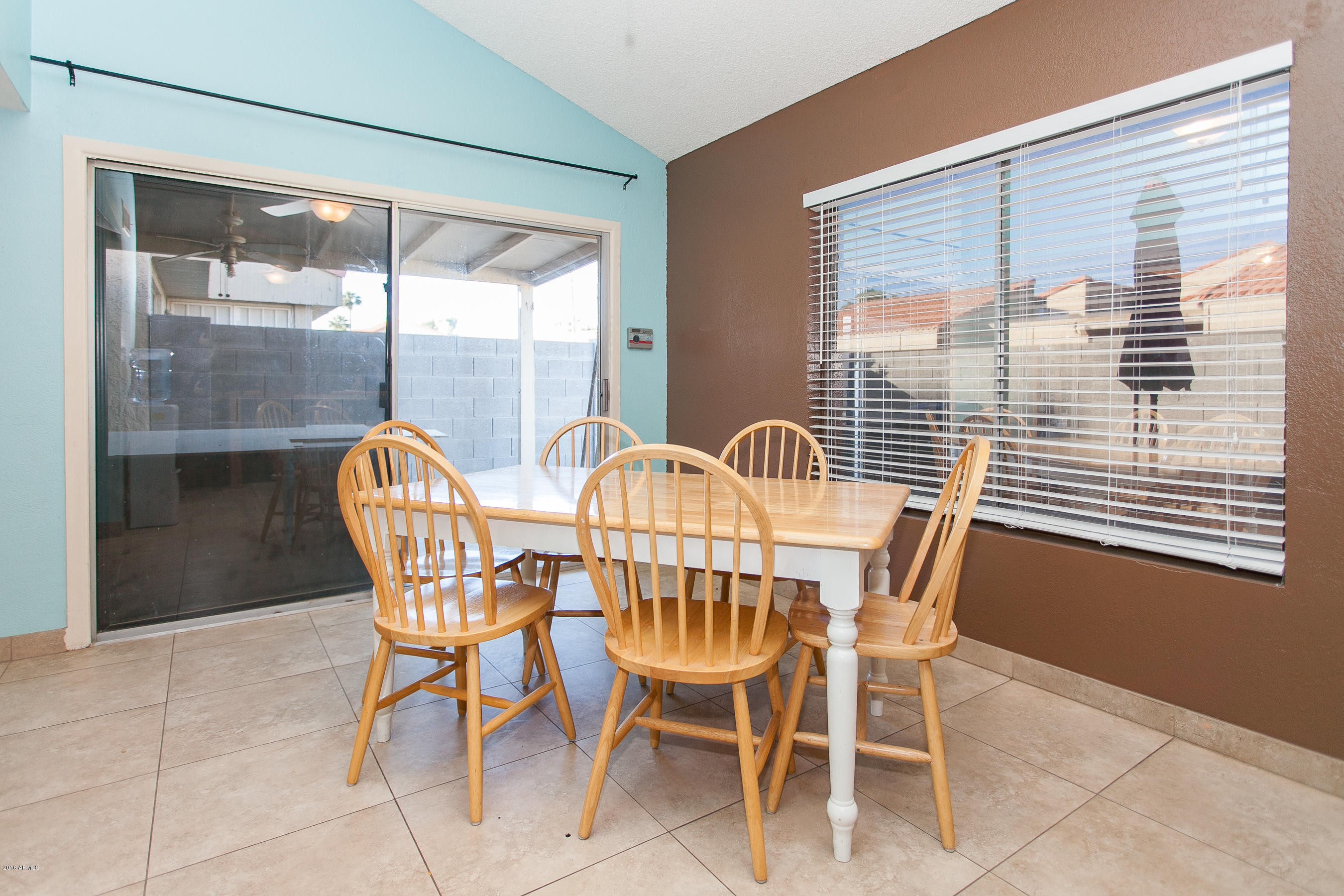 2415 West Greenway Road, Unit 9 Phoenix, AZ 85023 - Photo 6 of 19 Dining Area