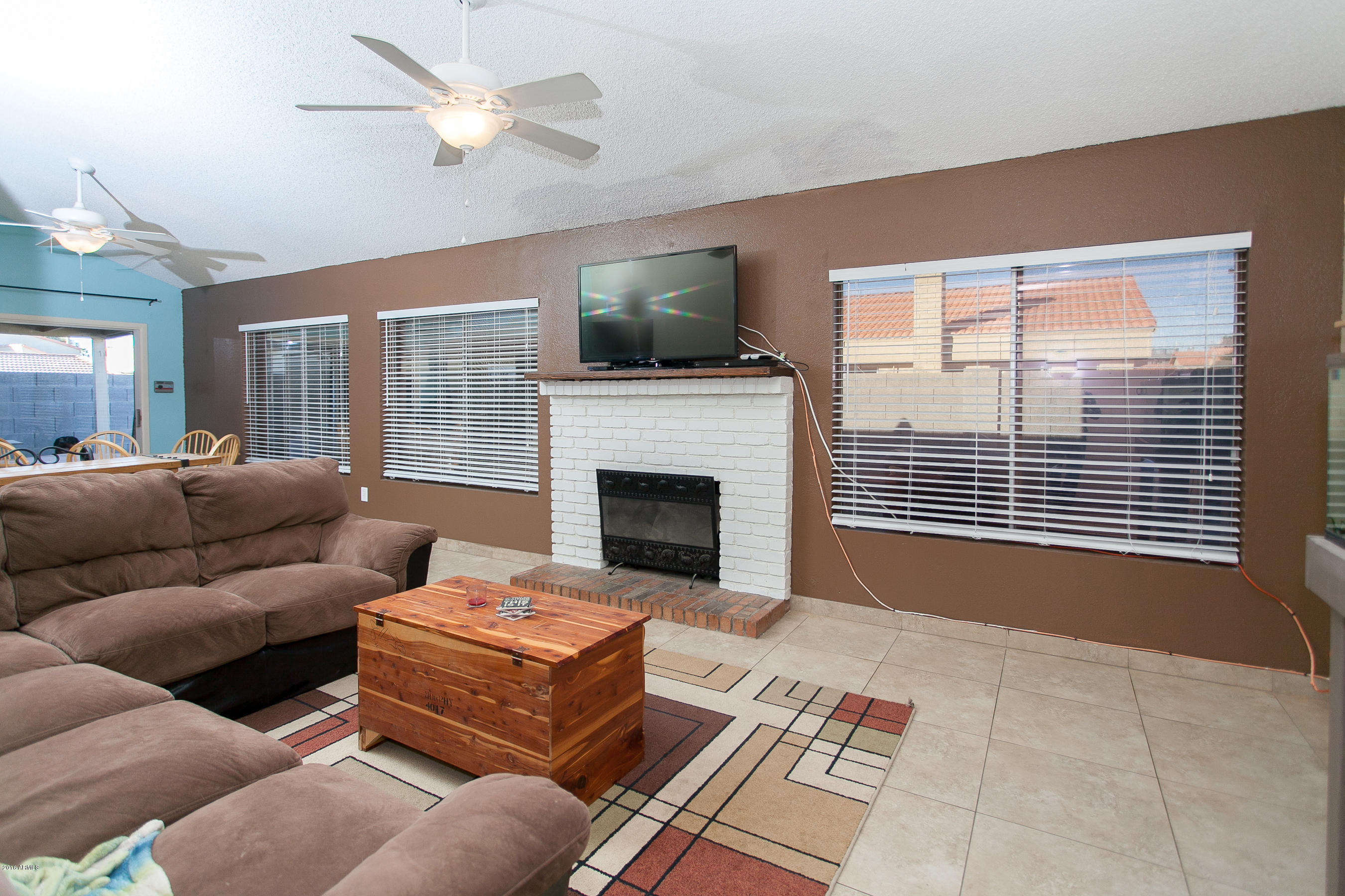 2415 West Greenway Road, Unit 9 Phoenix, AZ 85023 - Photo 7 of 19 Living Area