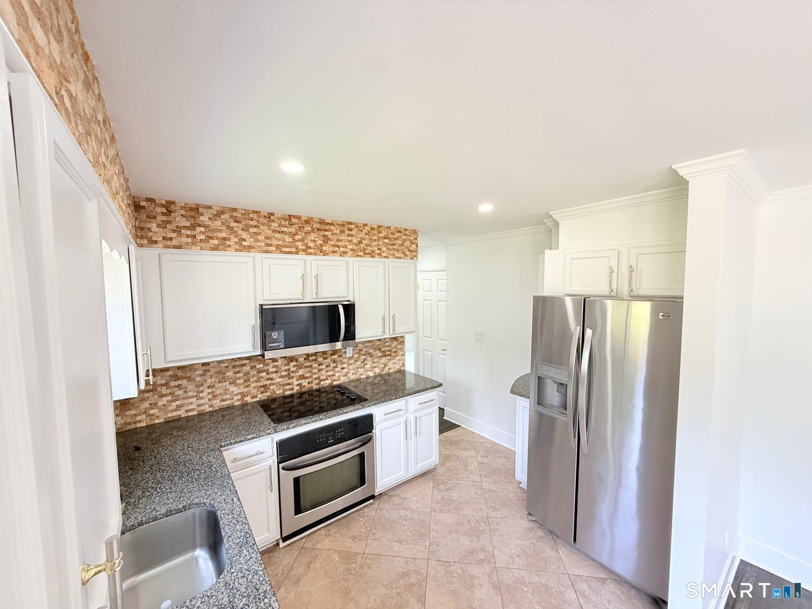 88 Fan Hill Road Monroe, CT 06468 - Photo 11 of 21