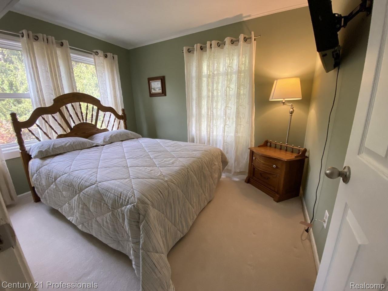 1020 Larson Court Rochester, MI 48307 - Photo 12 of 16 larson21.jpg