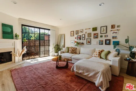 $1,089,000 | 10336 Almayo Avenue, Unit 203, Los Angeles, CA 90064