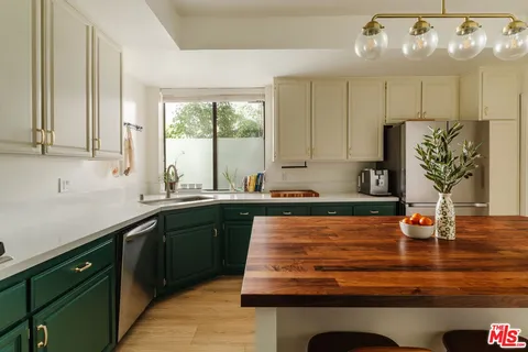$1,089,000 | 10336 Almayo Avenue, Unit 203, Los Angeles, CA 90064