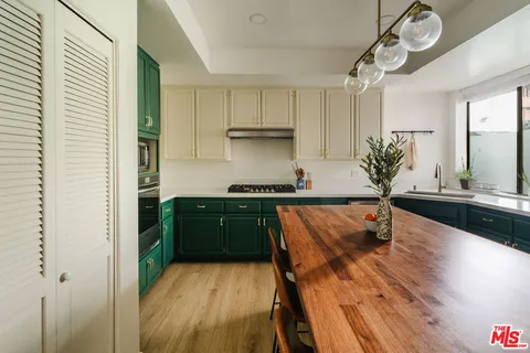 $1,089,000 | 10336 Almayo Avenue, Unit 203, Los Angeles, CA 90064