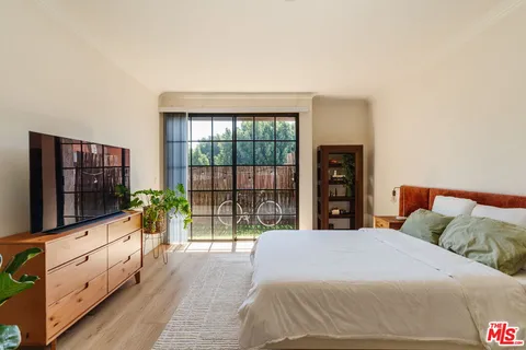 $1,089,000 | 10336 Almayo Avenue, Unit 203, Los Angeles, CA 90064
