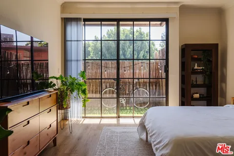 $1,089,000 | 10336 Almayo Avenue, Unit 203, Los Angeles, CA 90064