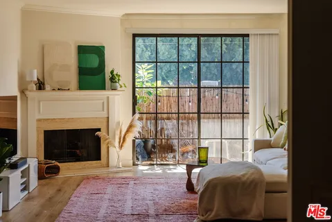 $1,089,000 | 10336 Almayo Avenue, Unit 203, Los Angeles, CA 90064