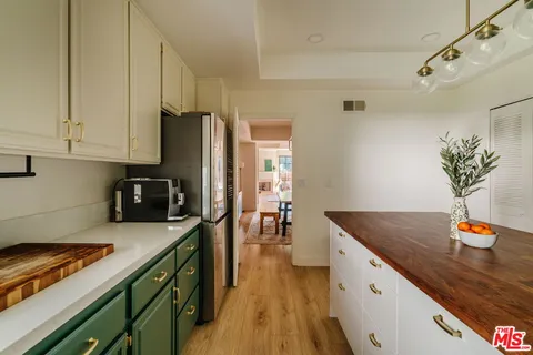 $1,089,000 | 10336 Almayo Avenue, Unit 203, Los Angeles, CA 90064