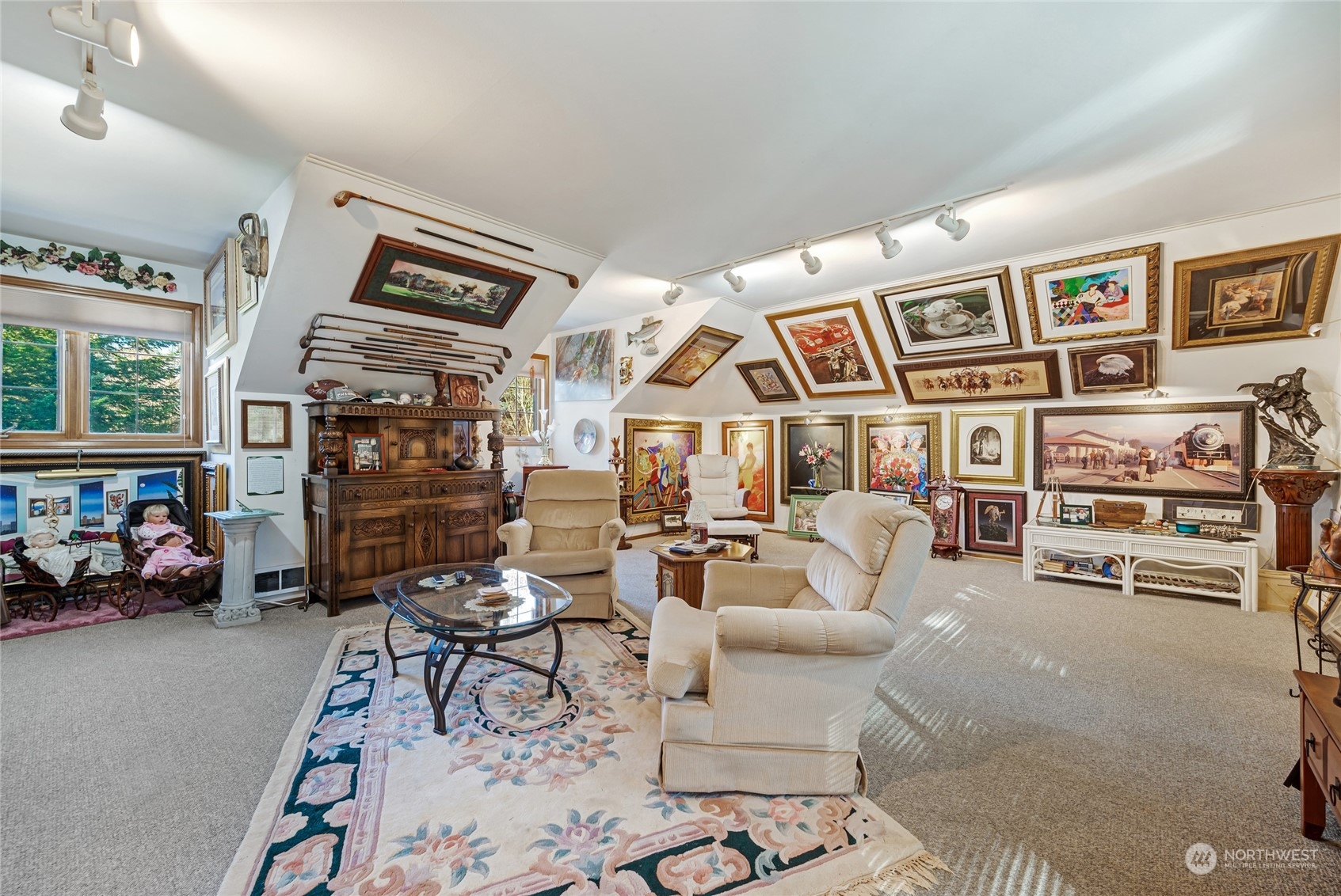 2914 184th Place Southeast Bothell, WA 98012 - Photo 26 of 40 a living room with furniture and a window