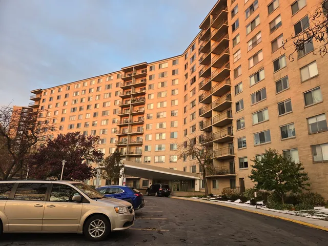 $295,000 | 6933 North Kedzie Avenue, Unit 1209, Chicago, IL 60645