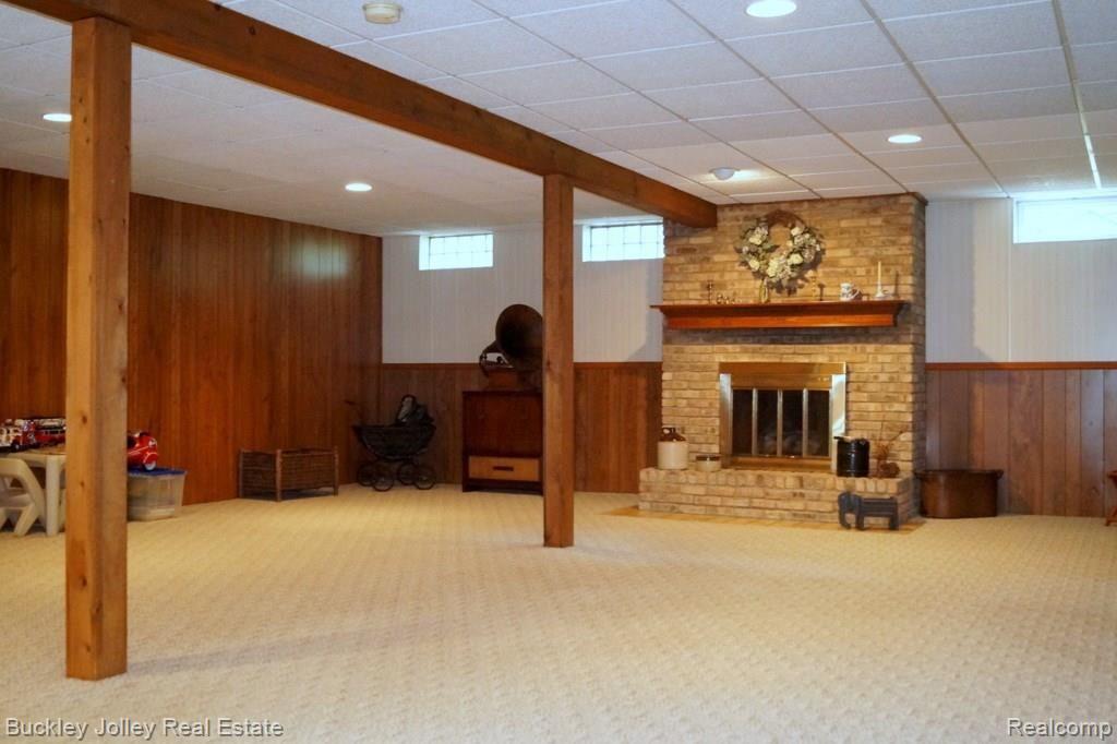 2572 Crooked Lake Road Howell, MI 48843 - Photo 12 of 24